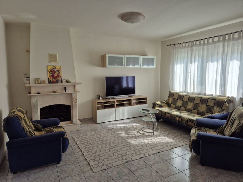 Brezoi casa cu 5 camere zona centrala, dar linistita!